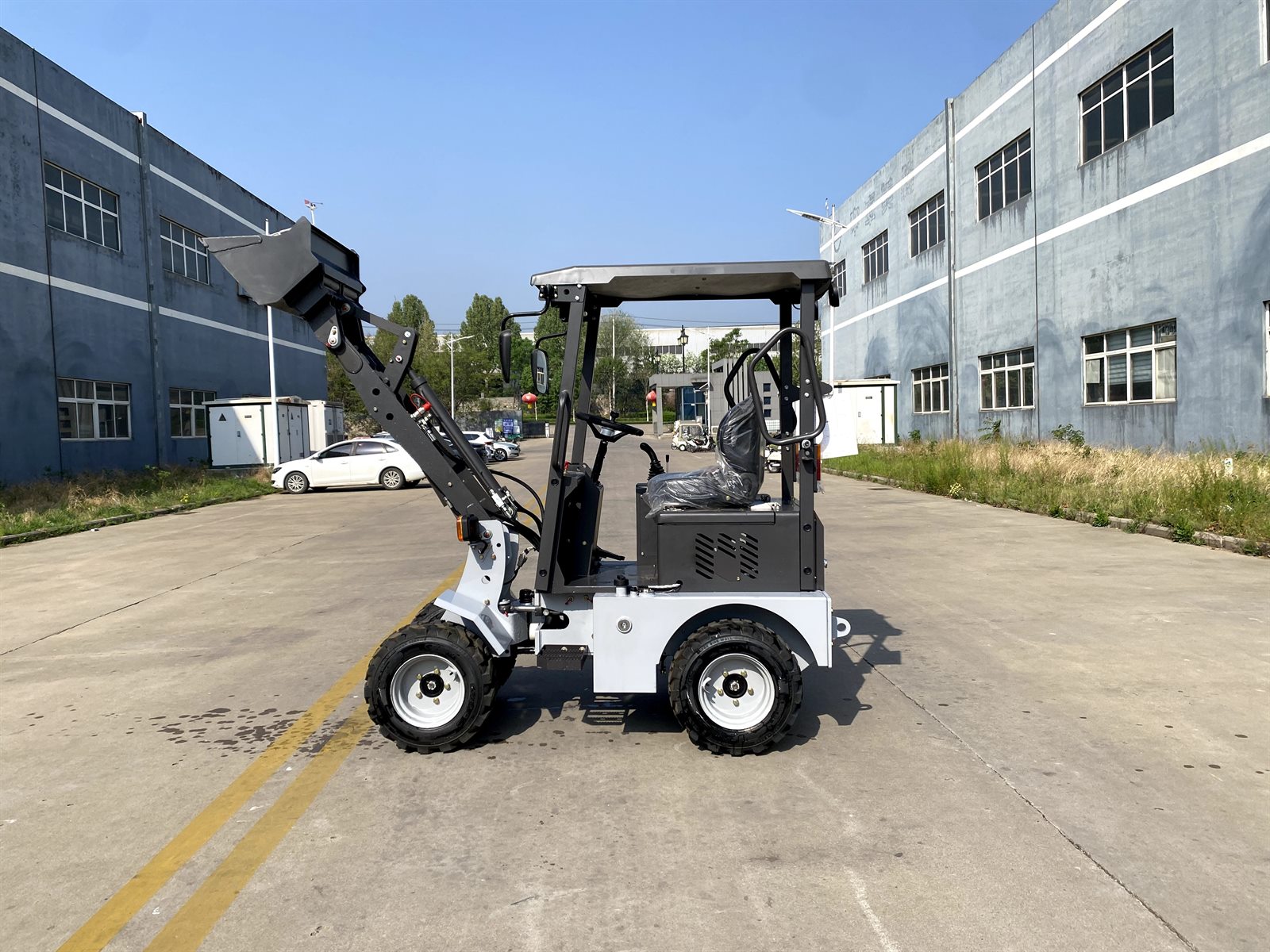 H160 Compact Wheel Loader real machine view 1