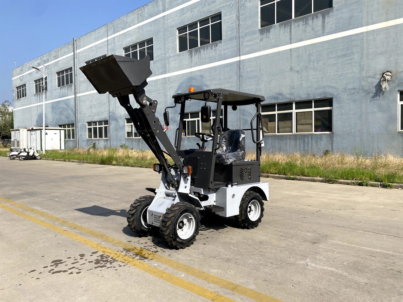 H160 Compact Wheel Loader real machine view 2