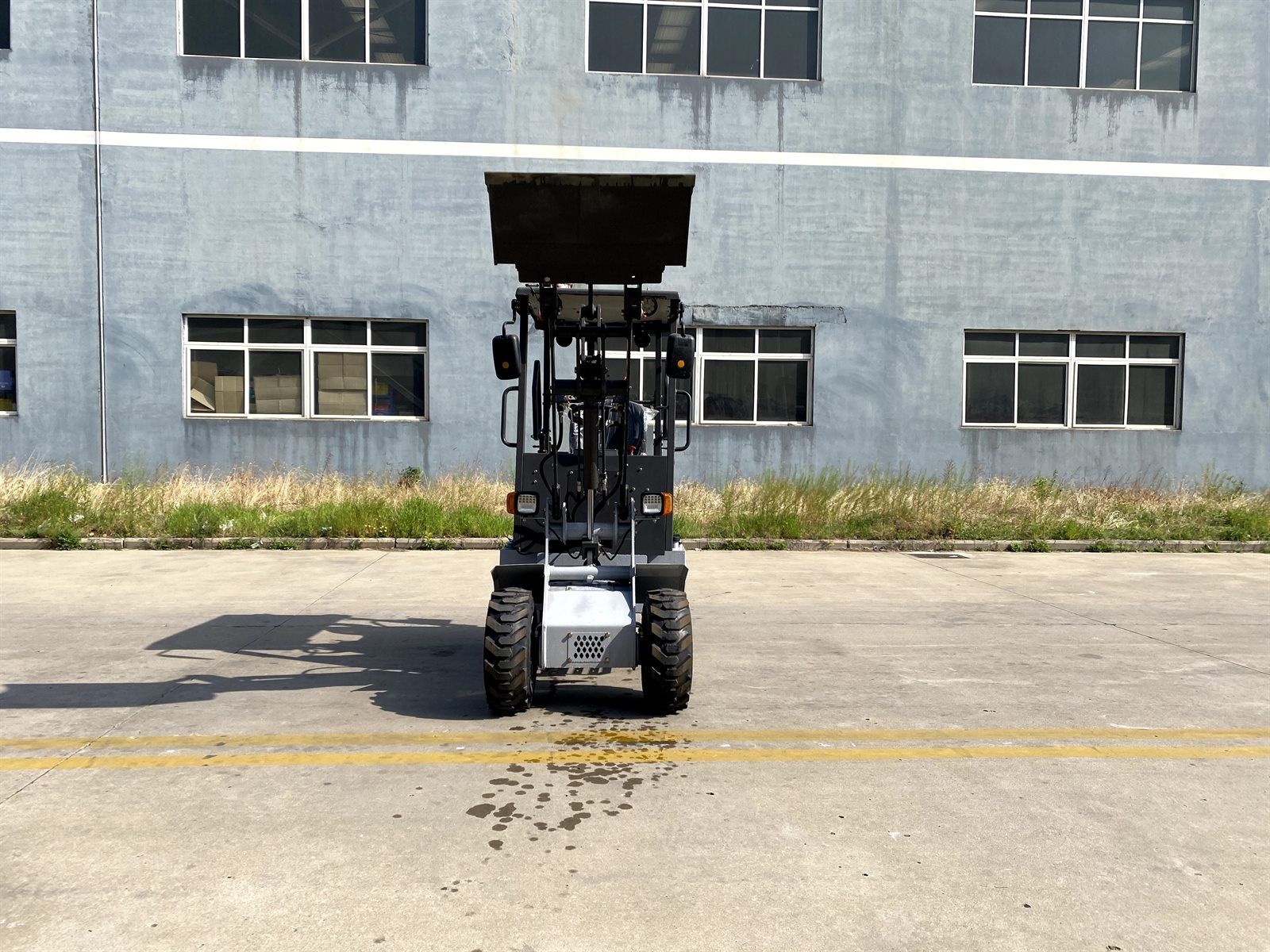 H160 Compact Wheel Loader real machine view 3
