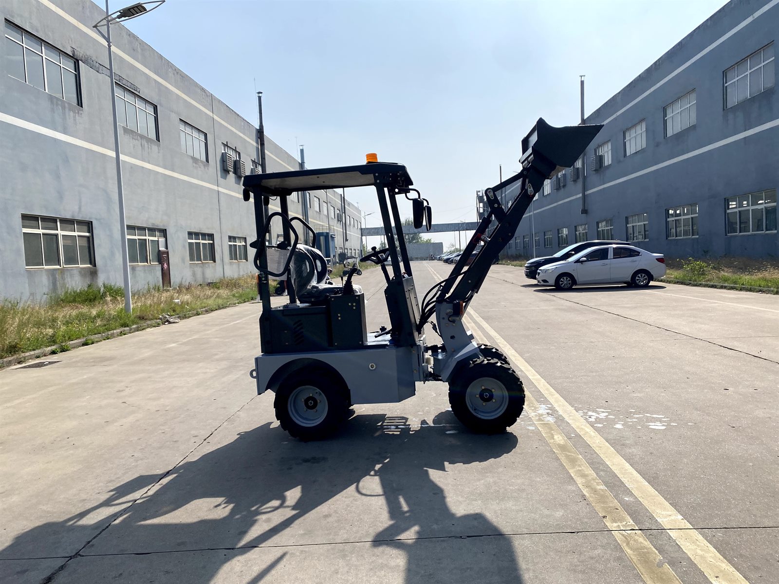 H160 Compact Wheel Loader real machine view 4