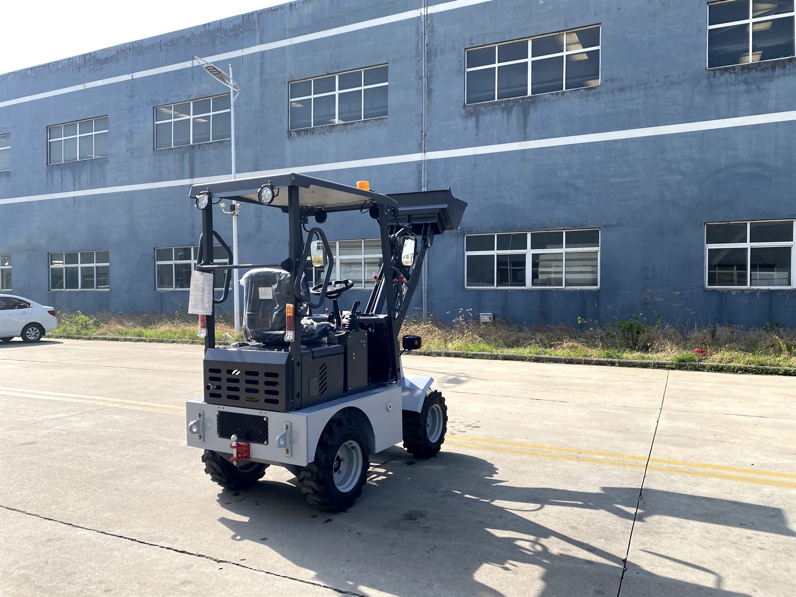 H160 Compact Wheel Loader real machine view 5
