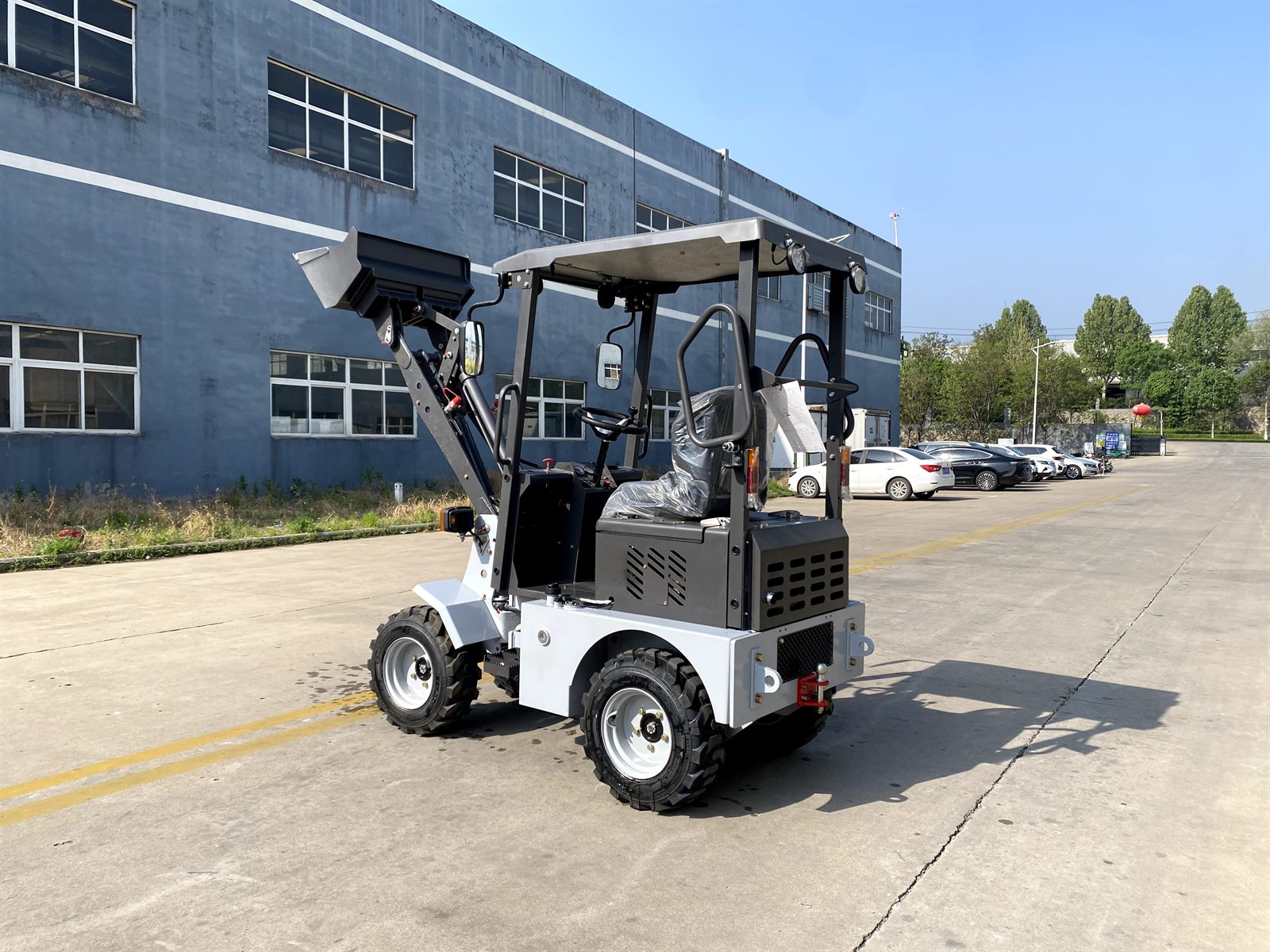 H160 Compact Wheel Loader real machine view 7