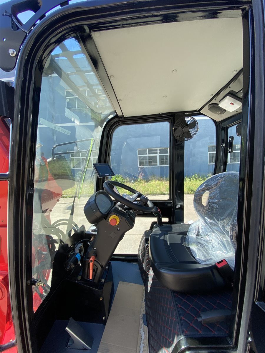 H180T Compact Telescopic Loader real machine view 2
