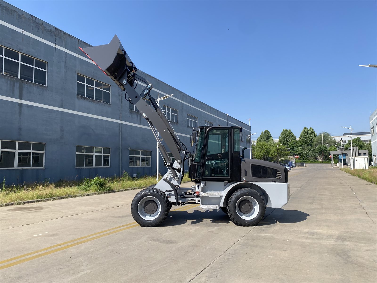 H580 telescopic wheel loader at the SolidForge factory