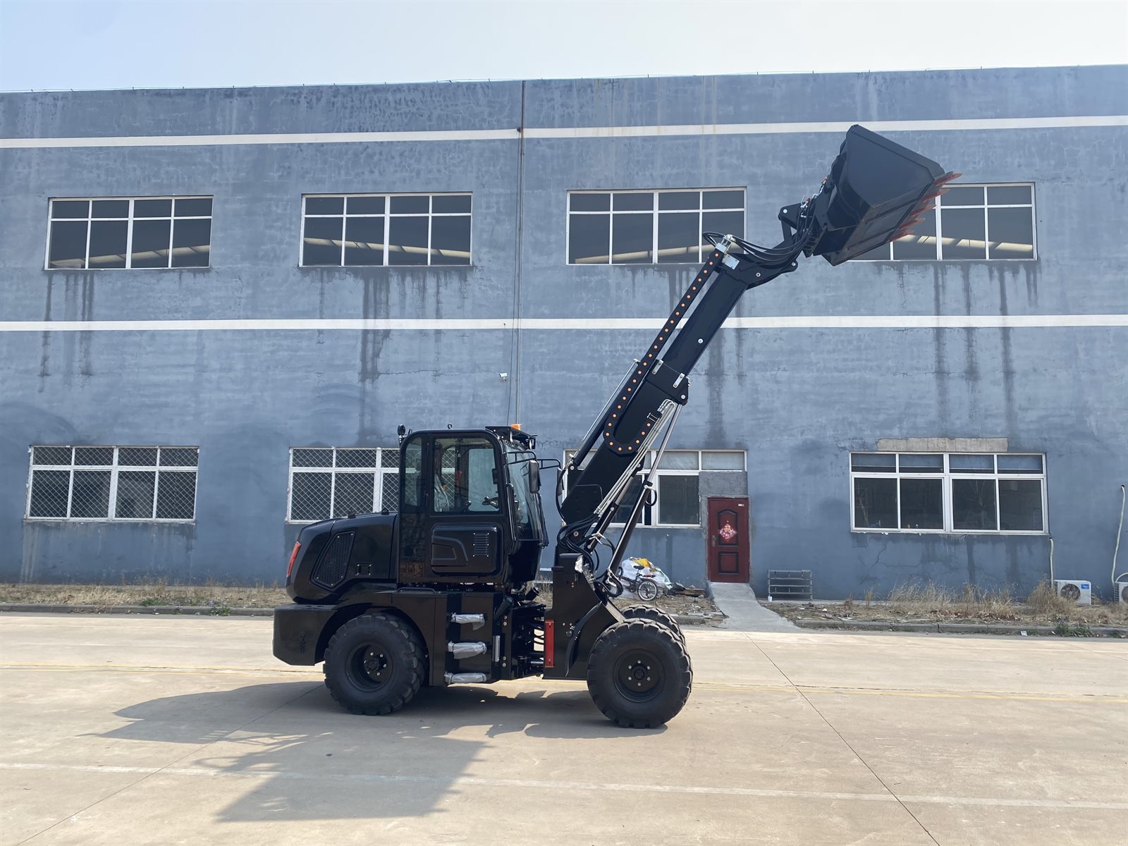 TL1500 Telescopic Wheel Loader real machine view 1