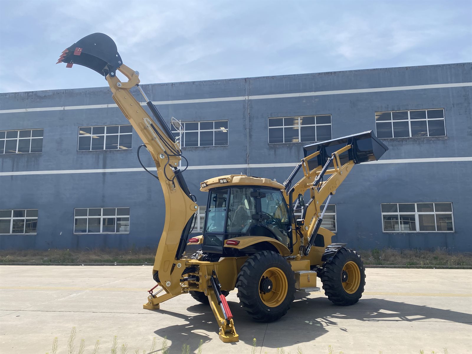 TLS4CX Backhoe Loader real machine view 2