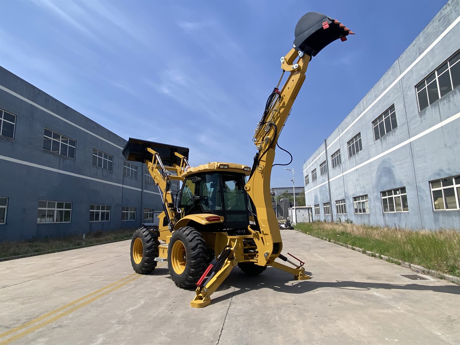 TLS4CX Backhoe Loader real machine view 4