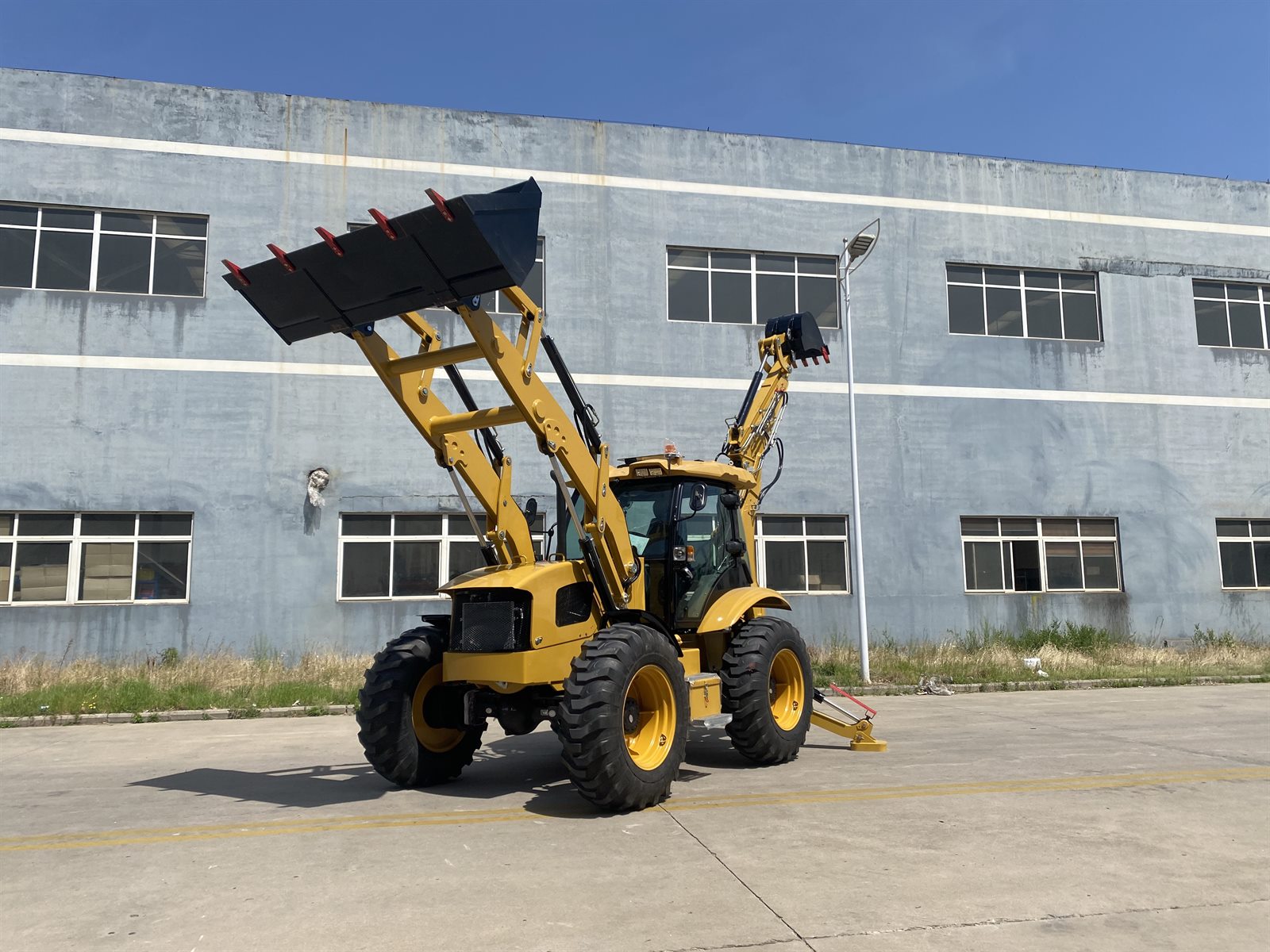 TLS4CX Backhoe Loader real machine view 5
