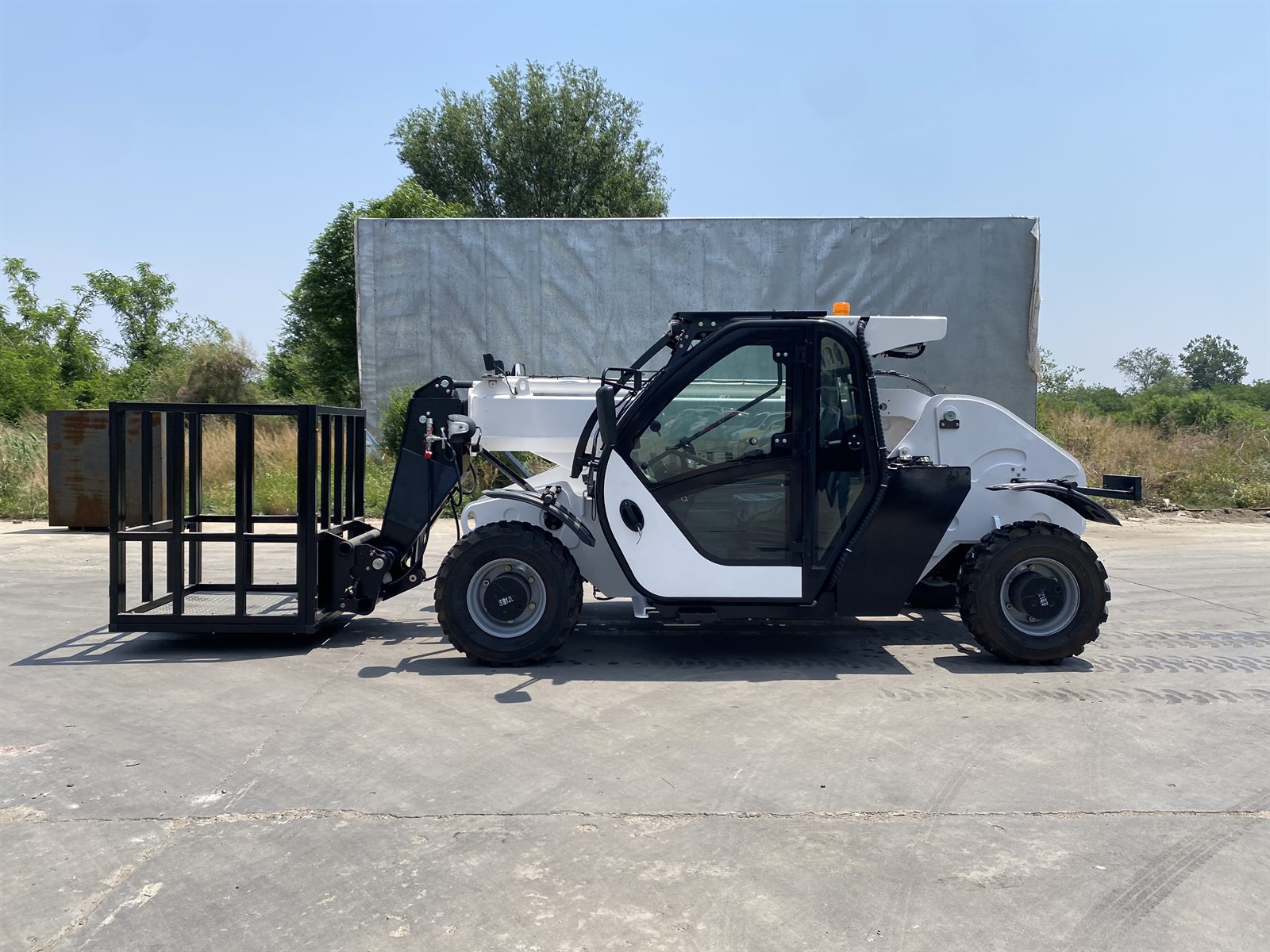 TR625 Telehandler real machine view 4
