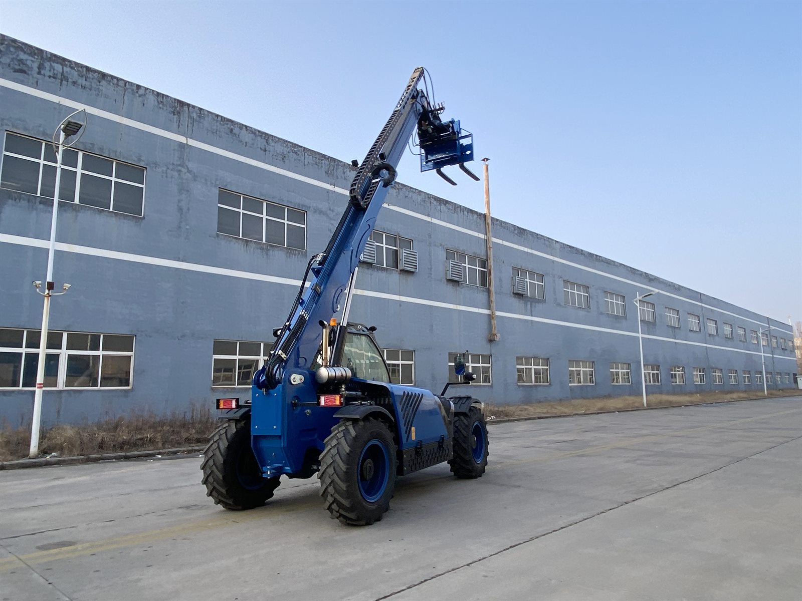 TR735 telehandler